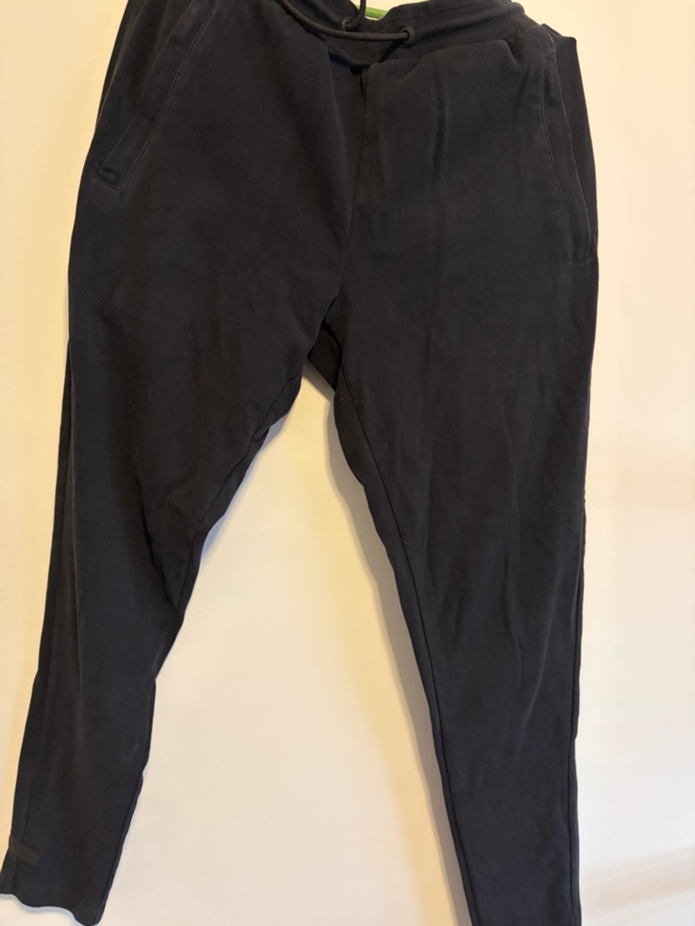 Alphalete Men's Black Tapered Joggers with Drawstring